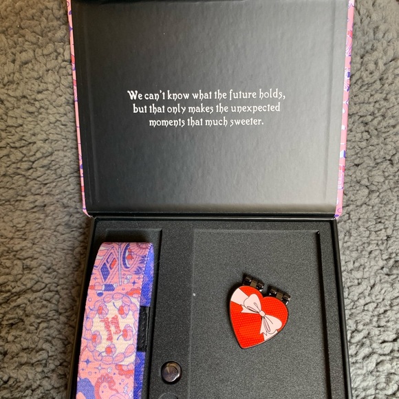 Zox Bracelets- Full Of Surprises, Bracelet and Pin 2022 - Picture 3 of 7